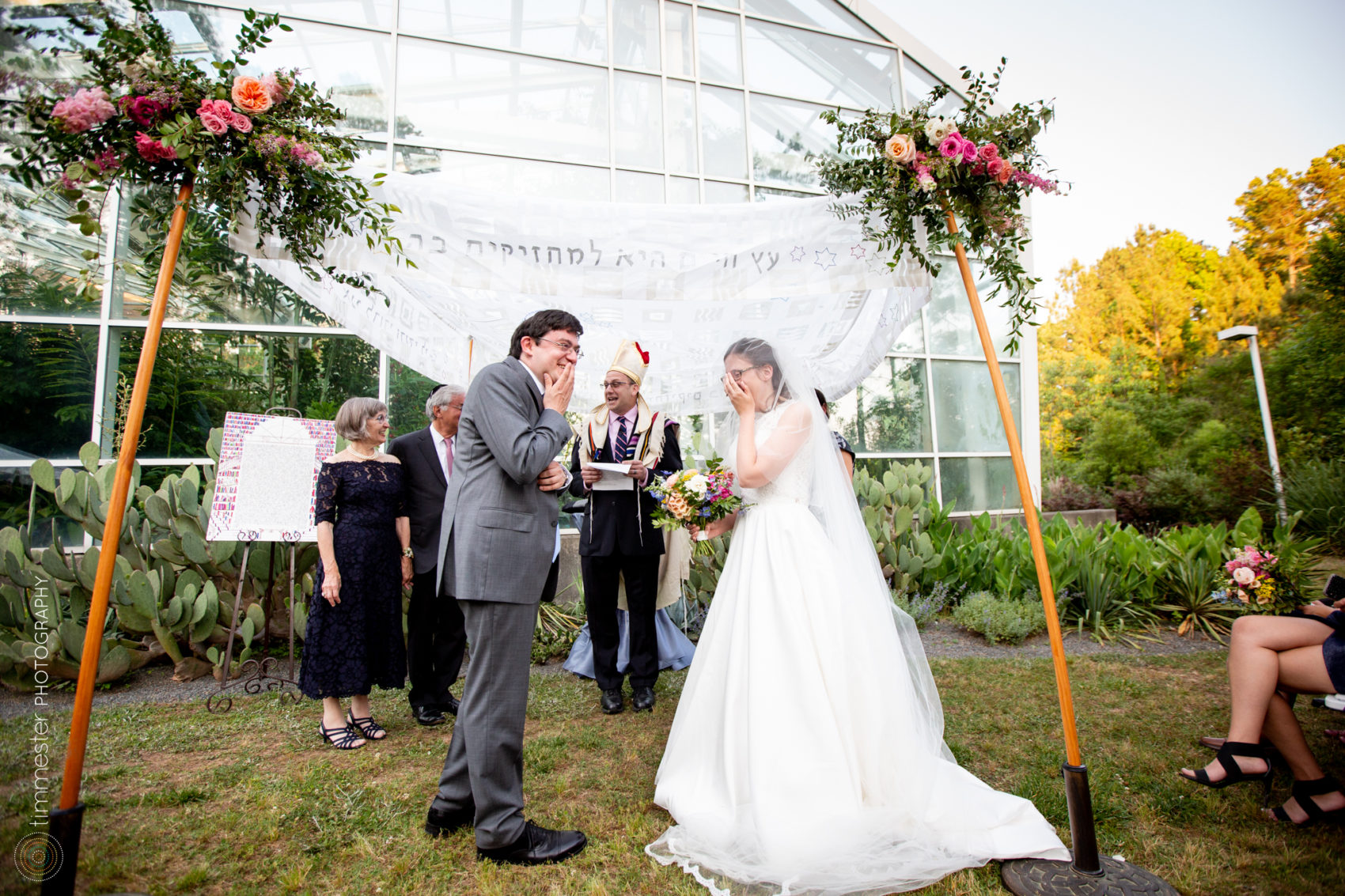 An outdoor wedding ceremony at the Museum of Life and Science in Durham, NC